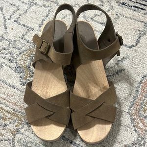 EUC-Loft Suede Criss Cross Wooden Sandals Size 9.